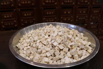 杭州治疗结节的中医：甲状腺结节带来了哪些具体的表现呢