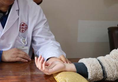 杭州治疗结节的专家:结节性甲状腺肿引发哪些疾病
